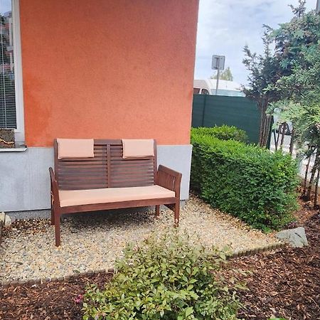 Bastien Studio Near Airport براغ المظهر الخارجي الصورة