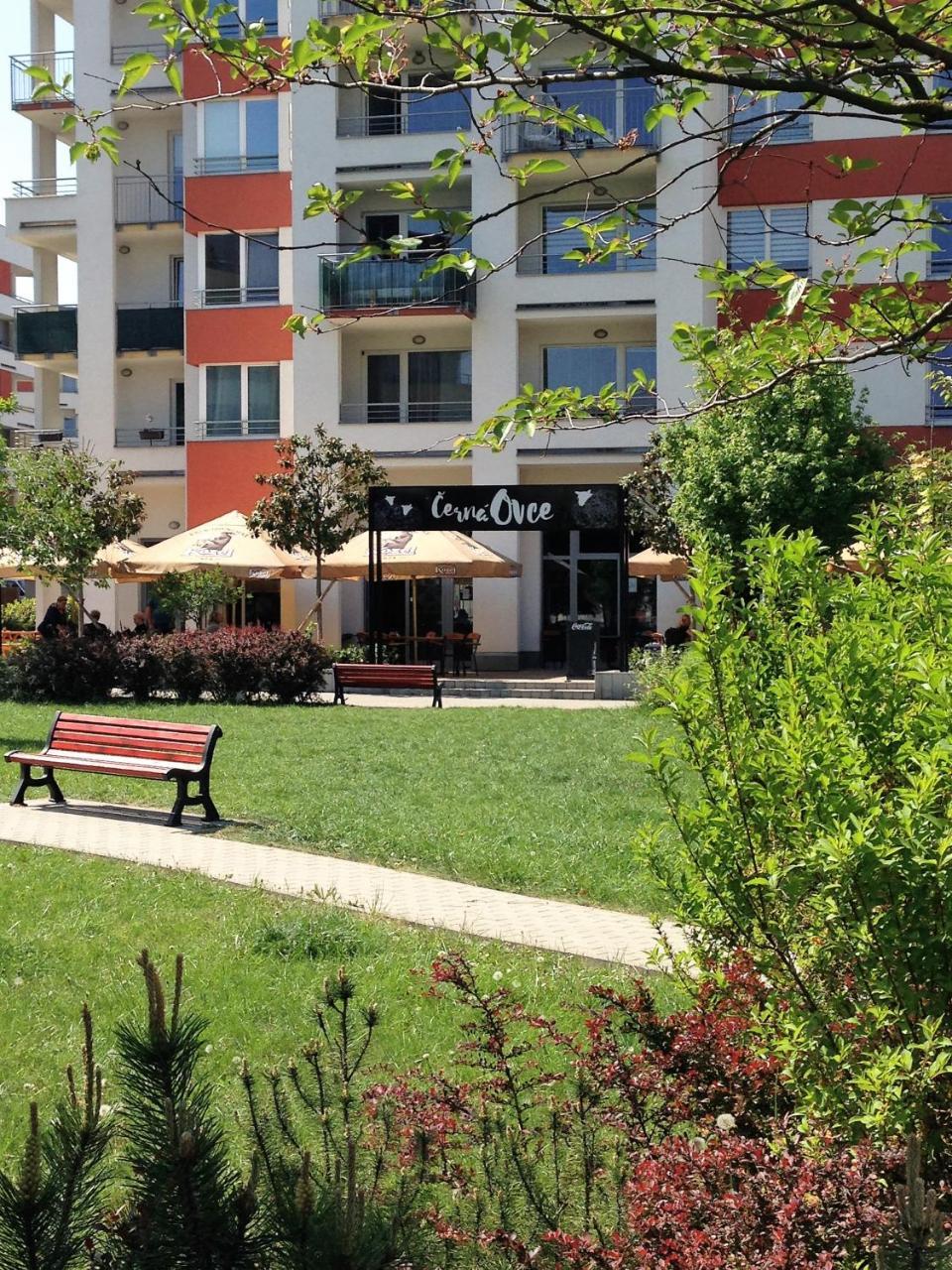 Bastien Studio Near Airport براغ المظهر الخارجي الصورة