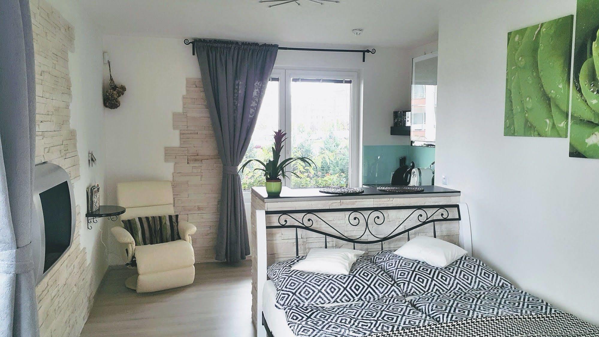 Bastien Studio Near Airport براغ المظهر الخارجي الصورة