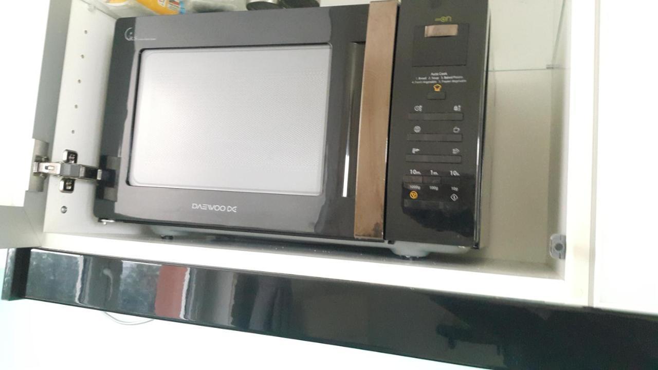Bastien Studio Near Airport براغ المظهر الخارجي الصورة