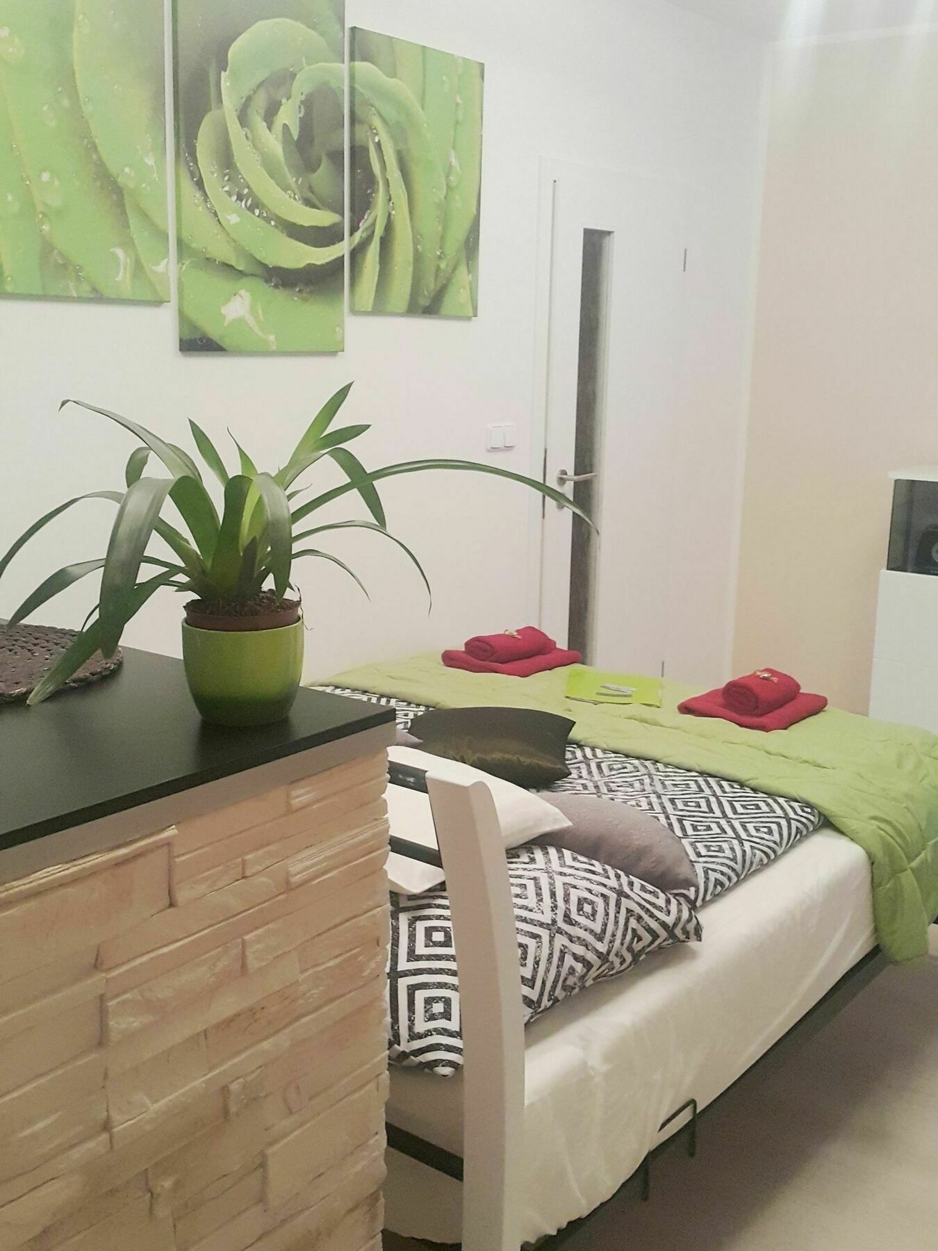Bastien Studio Near Airport براغ المظهر الخارجي الصورة