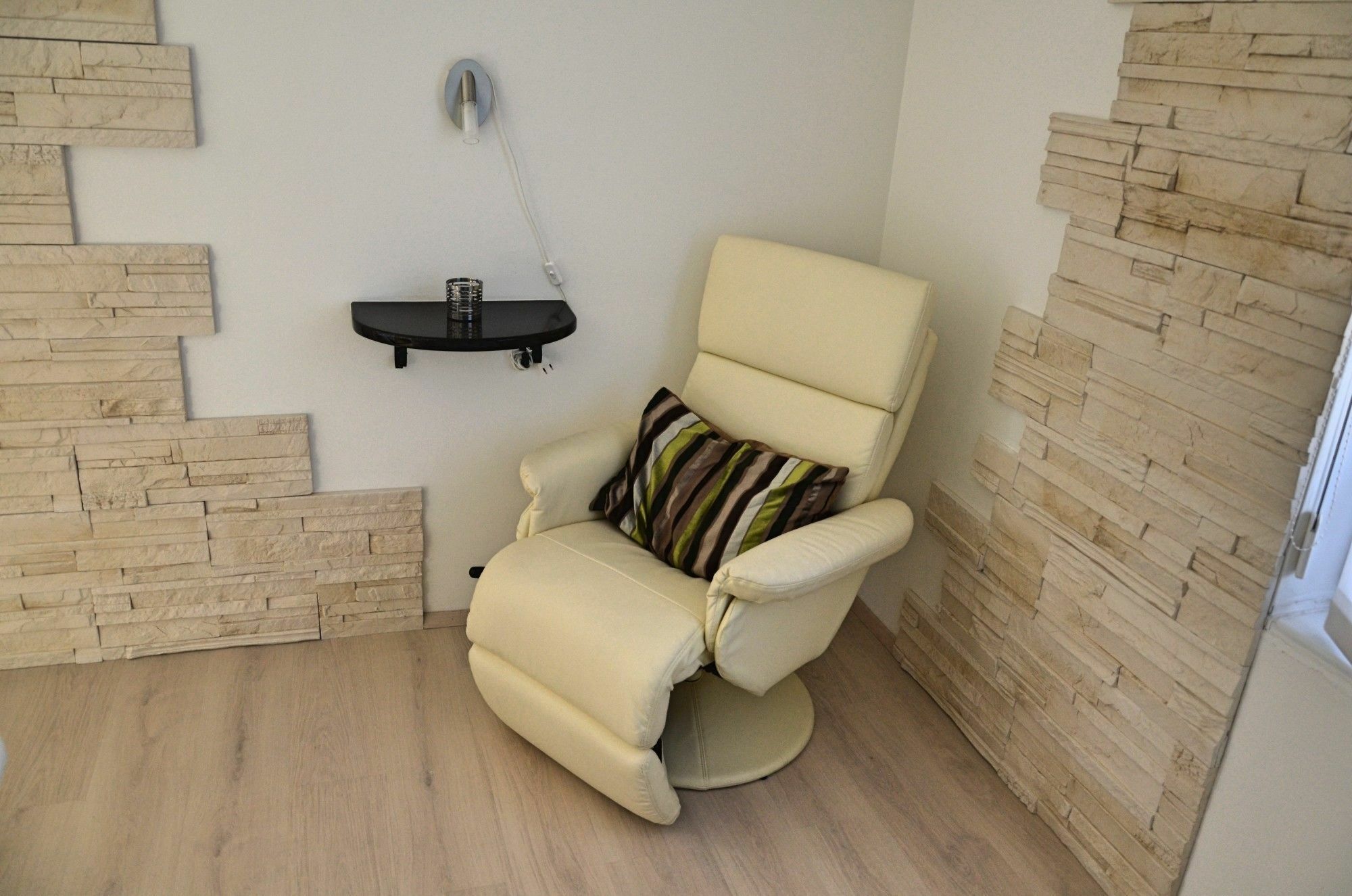 Bastien Studio Near Airport براغ المظهر الخارجي الصورة
